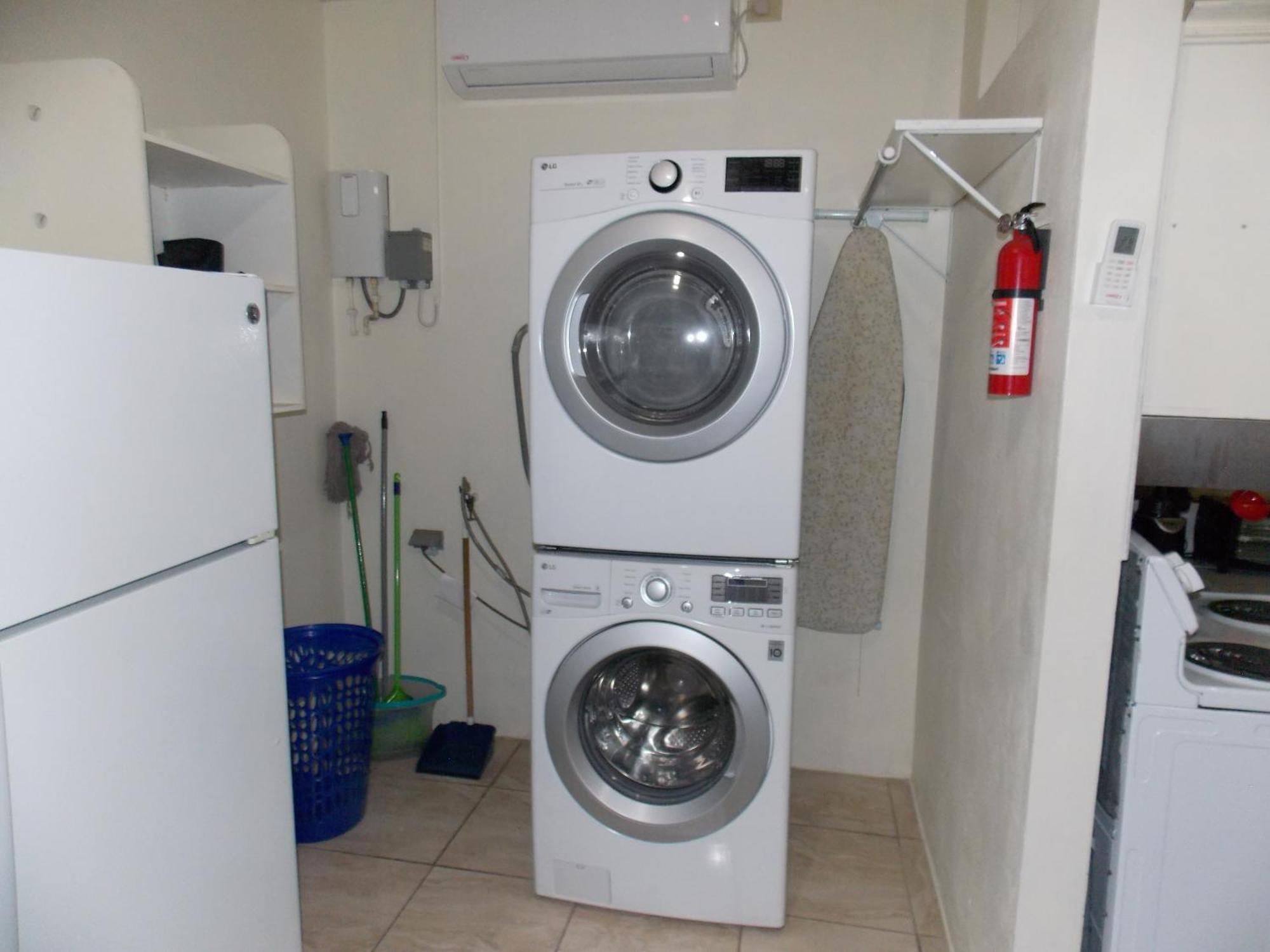 Stewart Apt- Trincity, Airport, Washer, Dryer, Office, Cable , Wifi Szoba fotó
